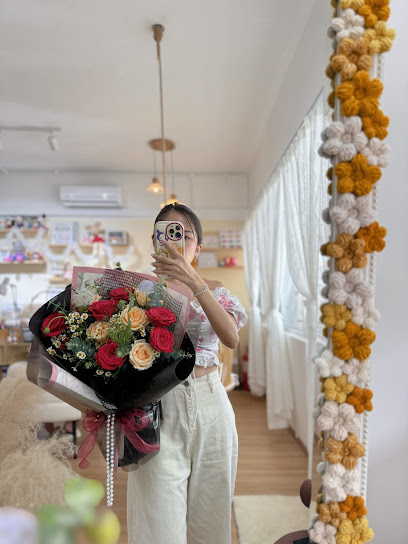 Hua Jia flowers and nails (UPTOWN)